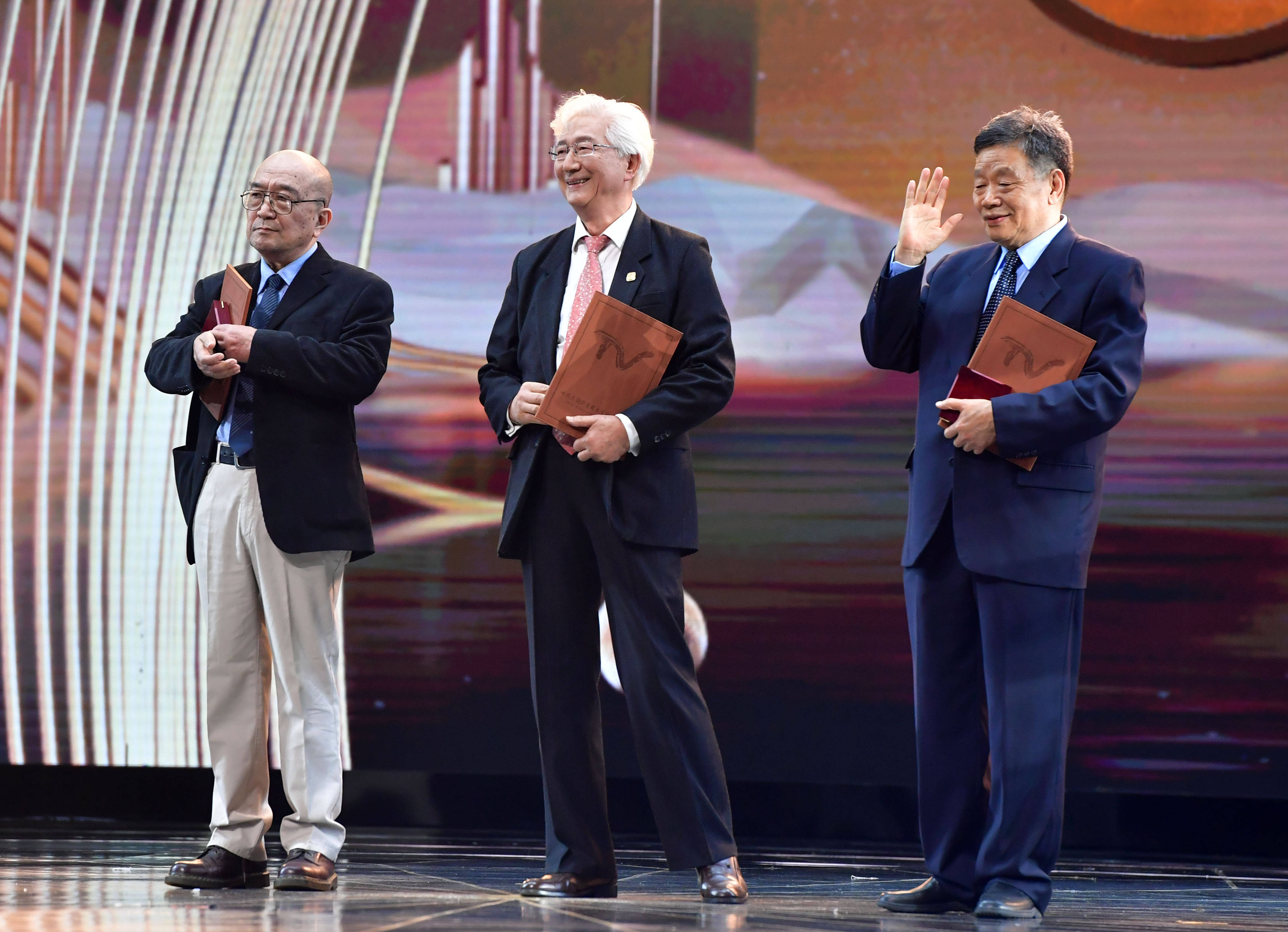 个奖项一一揭晓,其中几个重要奖项也尘埃落定,任达华获得最佳男演员奖