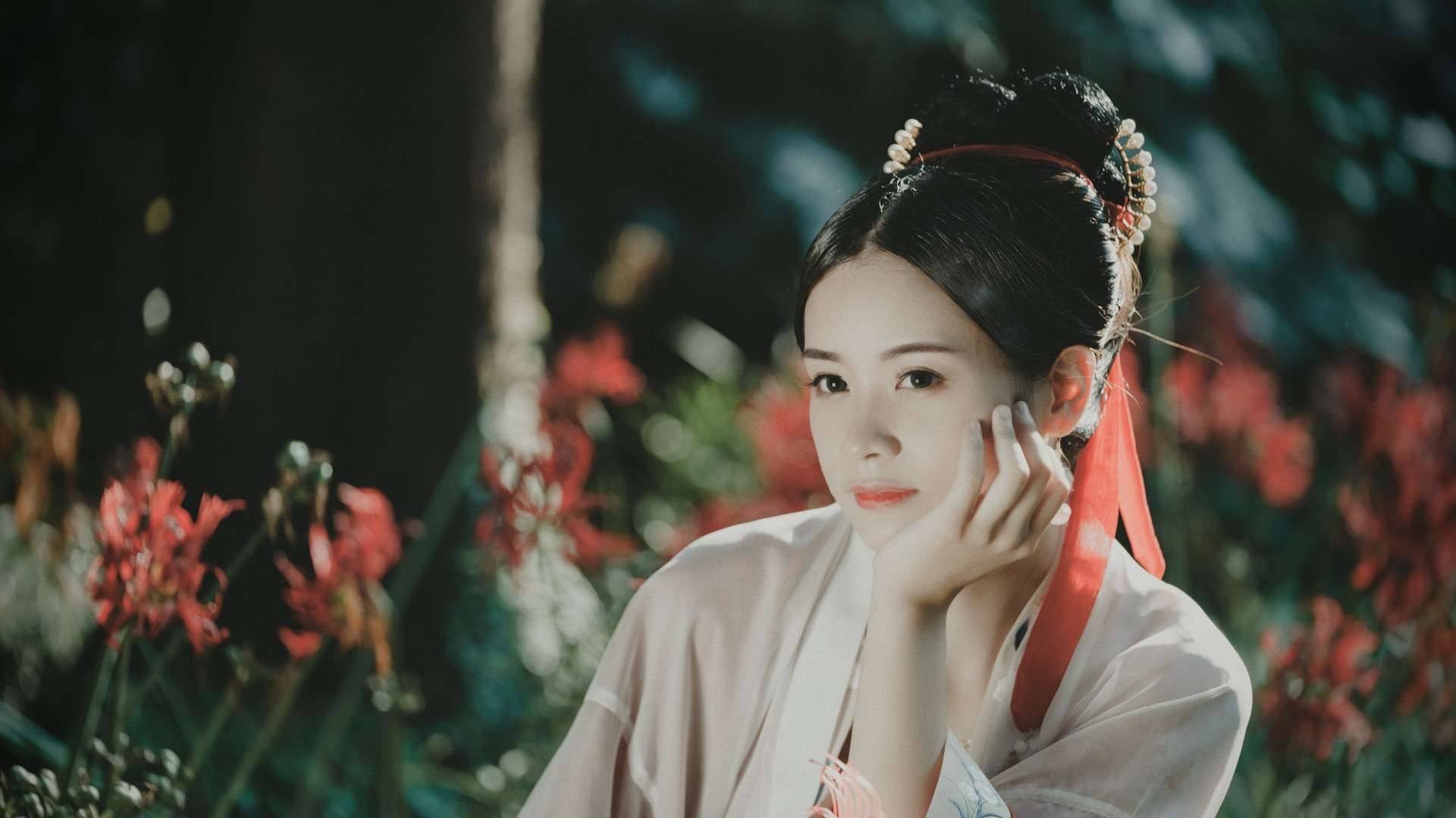 原创倚窗我思绪芳菲