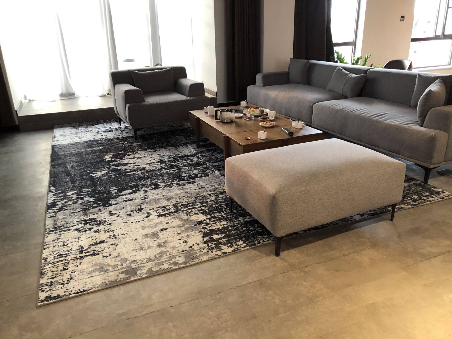 跃步石晶地板,高端工程优选!