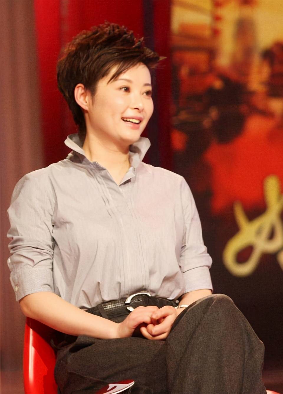 从手撕节目组,到淡出娱乐圈,端庄的"杜小月"原来性情这么刚_袁立