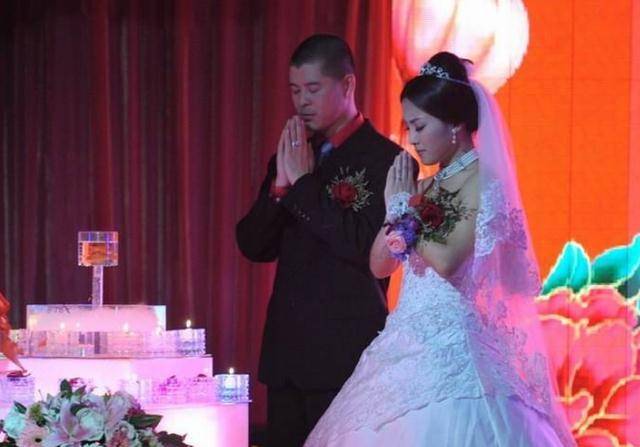 1979年,赵本山与葛淑珍结婚,年底赵玉芳就出生了,3年后,赵本山的次子