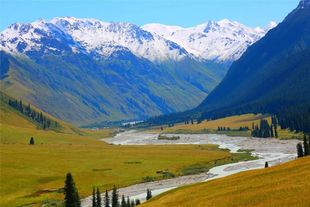 新疆昭苏县举行时维九月浪漫昭苏金秋摄影大赛颁奖活动