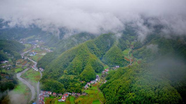 《秦巴煙雨潤華坪》華坪鎮尖山坪村-呂謙《秦巴煙雨潤華坪》華坪鎮