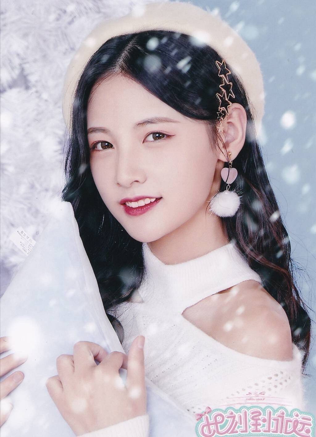 12 搜狐娱乐讯 近日,女子演唱组合硬糖少女303成员赵粤其独特的个人