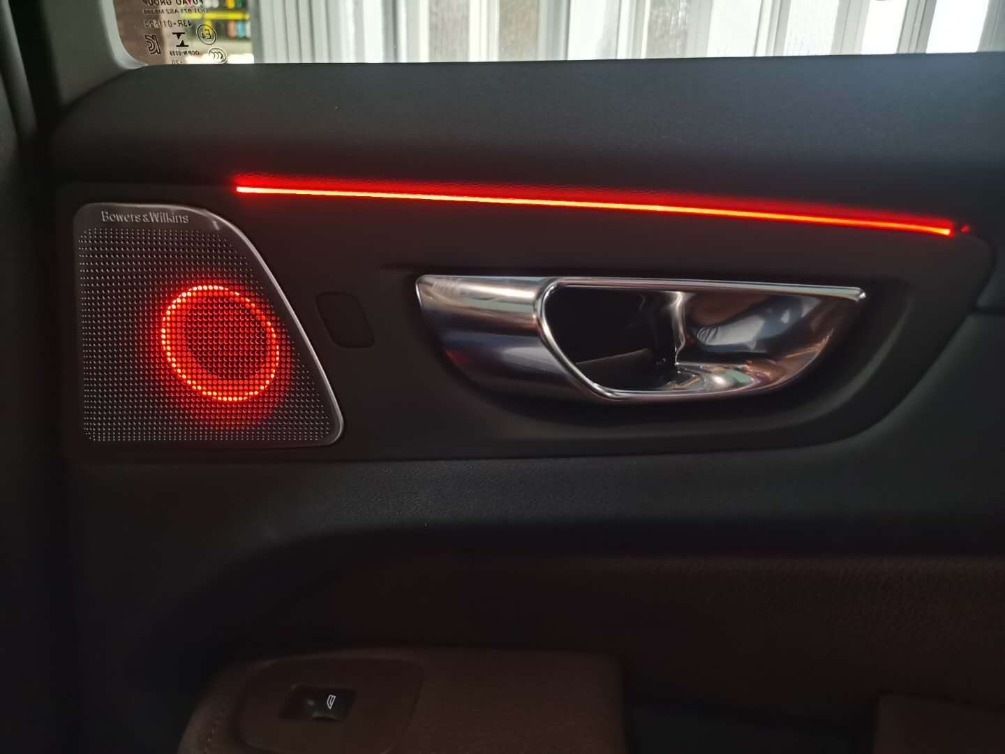 沃尔沃xc60升级全车64色氛围灯青岛-乐尚影音专业改装氛围灯_手机搜狐