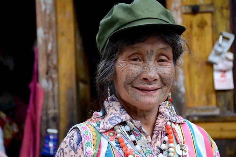 民族滇峰秀丨独龙族:云南秘境怒江江畔的古老民族,为2020环滇跑者跳起