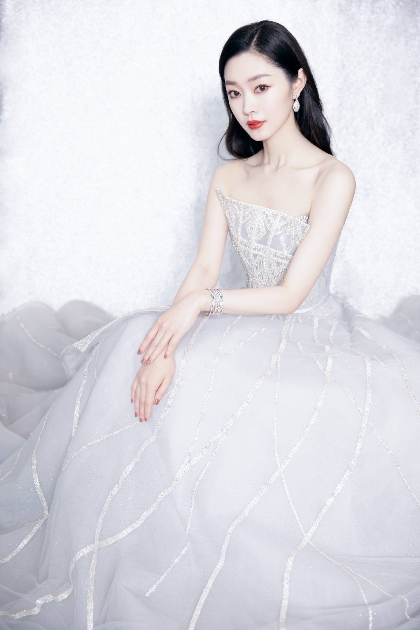 宋轶发布打工人换装vlog_女明星