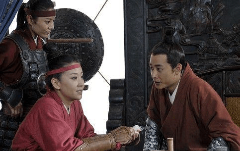 老令公杨业,佘太君,七郎八虎(特别是杨六郎杨延昭),杨宗保,穆桂英