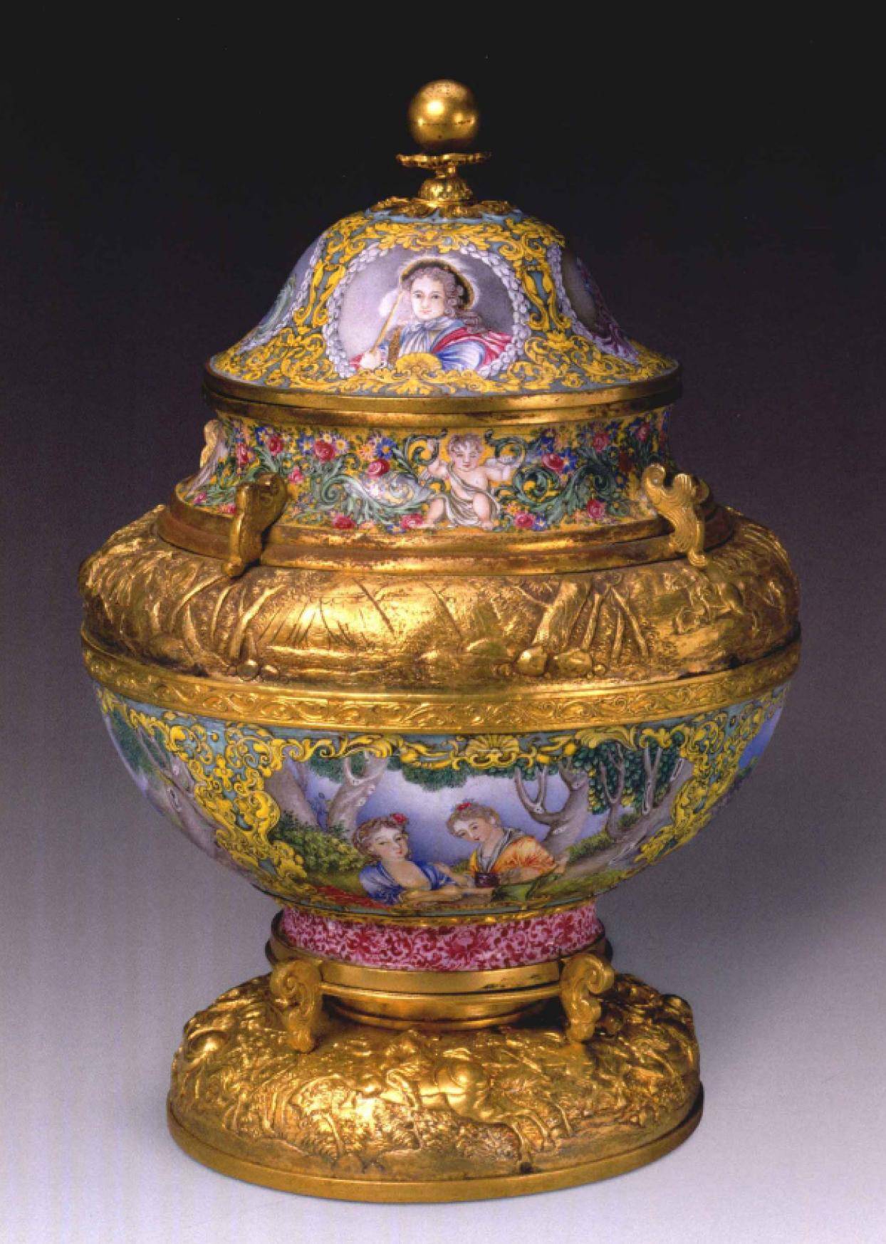 故宫珍藏宝物,清乾隆难得的画珐琅仿古作品和特色的人物图作品