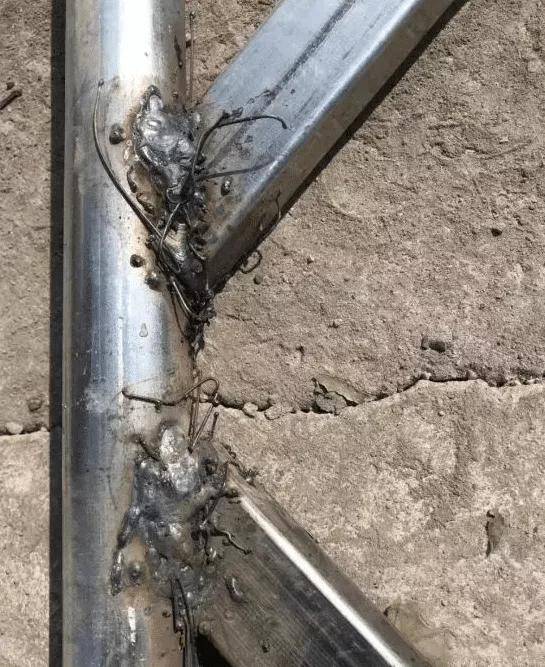 新来的焊工,月薪8千,展示了一把传说中的鸡屎焊._手机搜狐网