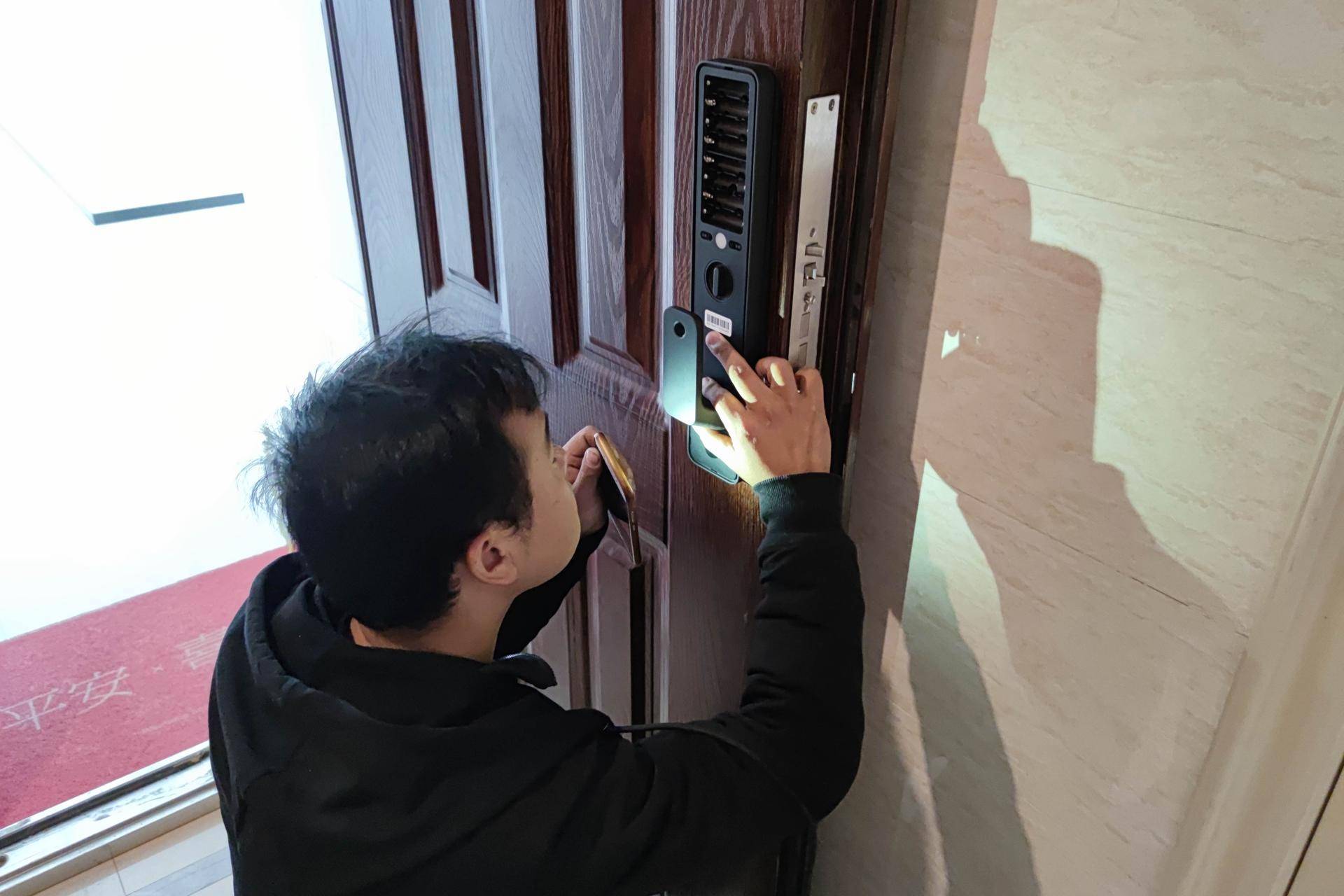 小米全自动智能门锁,7种开锁方式 10重安全防护,一触即开门