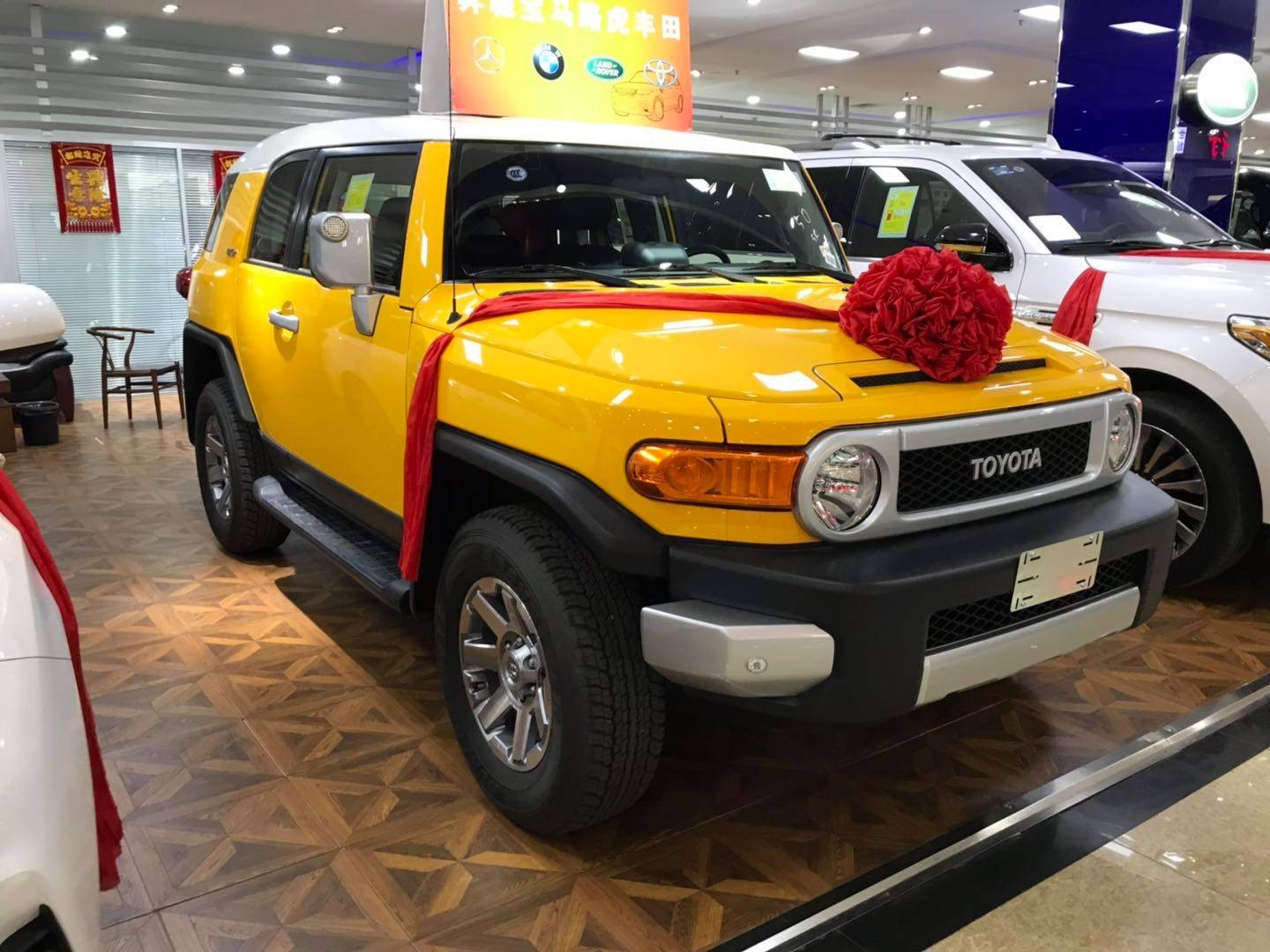 20款丰田fj酷路泽越野车 宽敞内饰超值价格