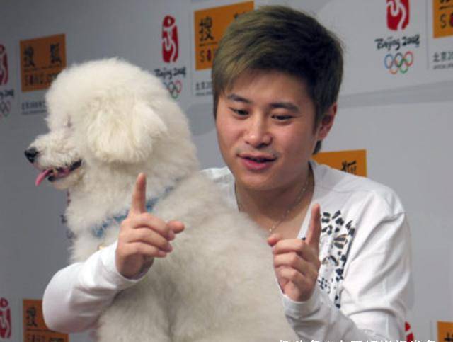 他和范潇文结婚后也买了自己的房子,据说至今都还在还房贷,如今的他也