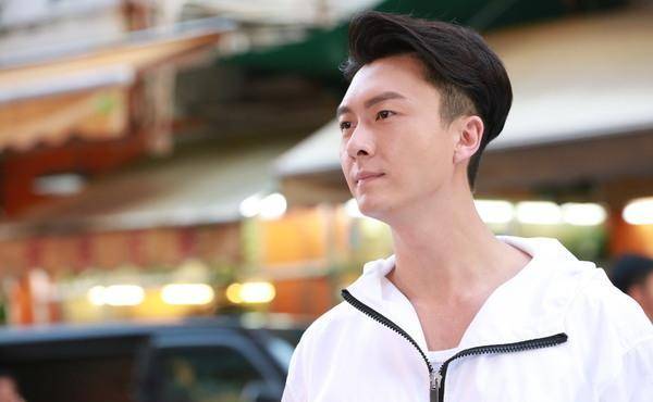 tvb小生王浩信初入行时户口仅两位数 自觉愧对双亲 今购豪宅赠母_手机