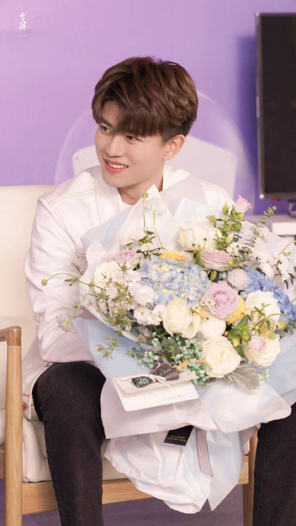 任嘉伦壁纸:你是那么青春活力,总是散发着阳光灿烂的笑容_手机搜狐网