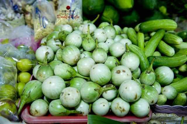 泰国清迈人的菜市场什么样香米吃不惯新鲜山竹5元一斤