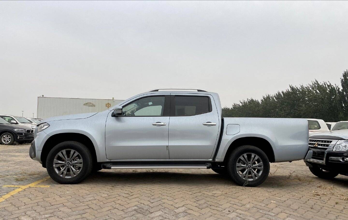 奔驰版纳瓦拉到港30t柴油动力四驱越野比普拉多还霸气