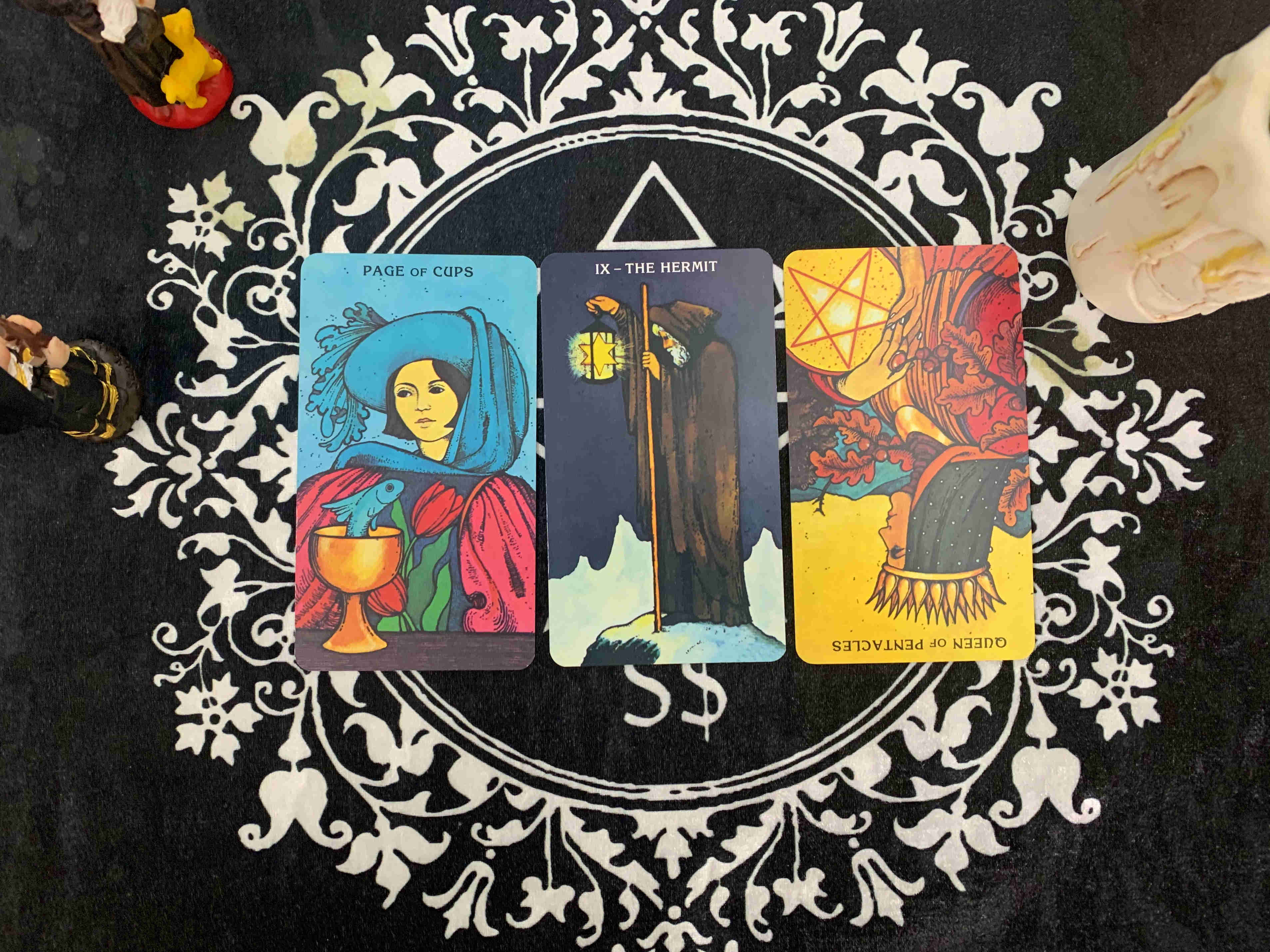 圣杯侍从,隐者,星币皇后逆位