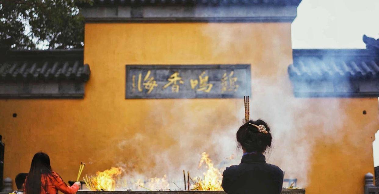 江蘇最優秀的寺院不但風景優美而且素齋美味遊客求姻緣更靈