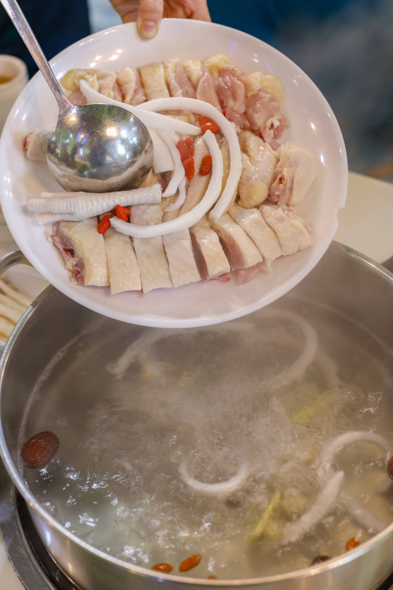 三亚旅行好吃的萌哒哒椰子鸡不要错过