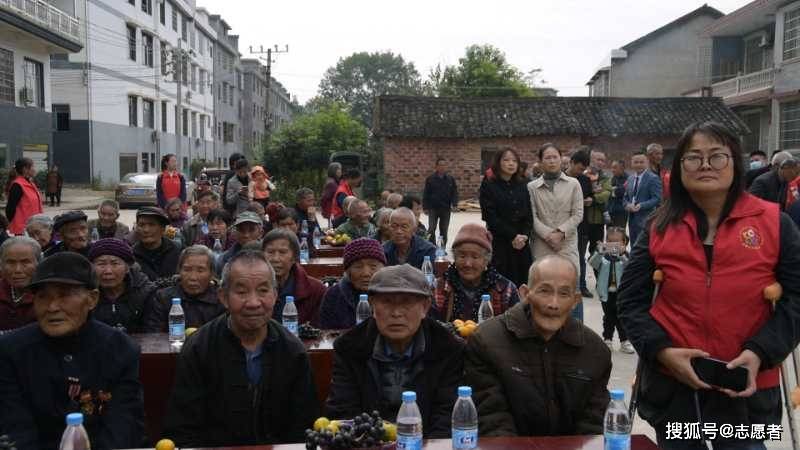 爱满重阳节,情暖老人心走进观音阁镇覃村