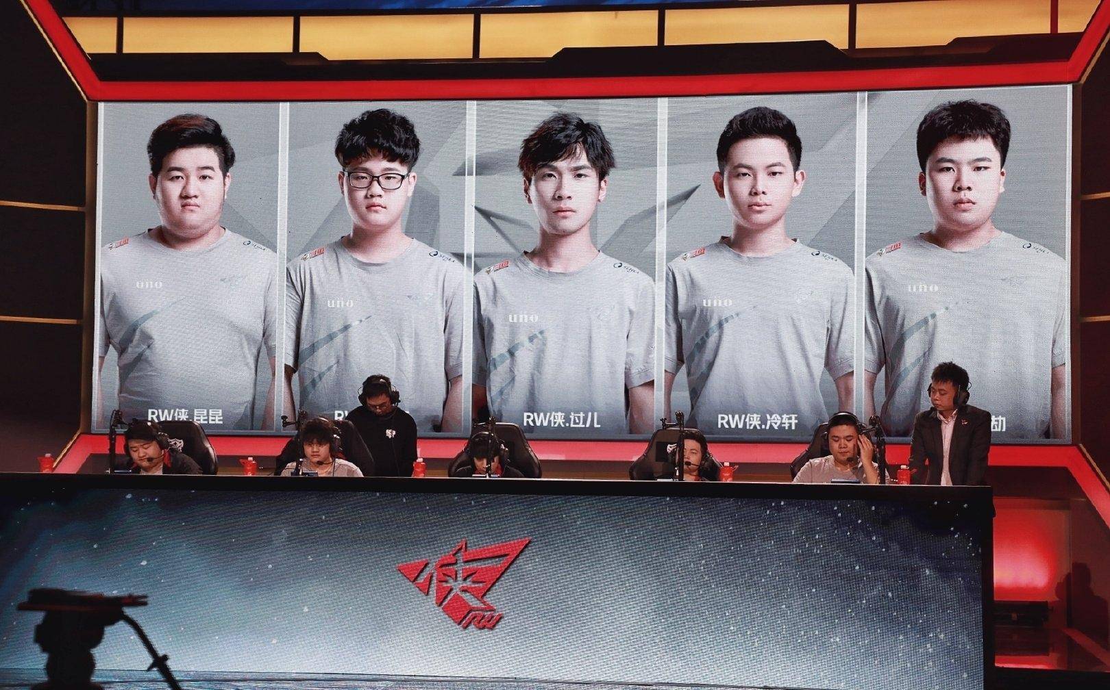 看到更换了教练以后的rw战队在阵容选择和bp上都稳稳的压制住了ts战队