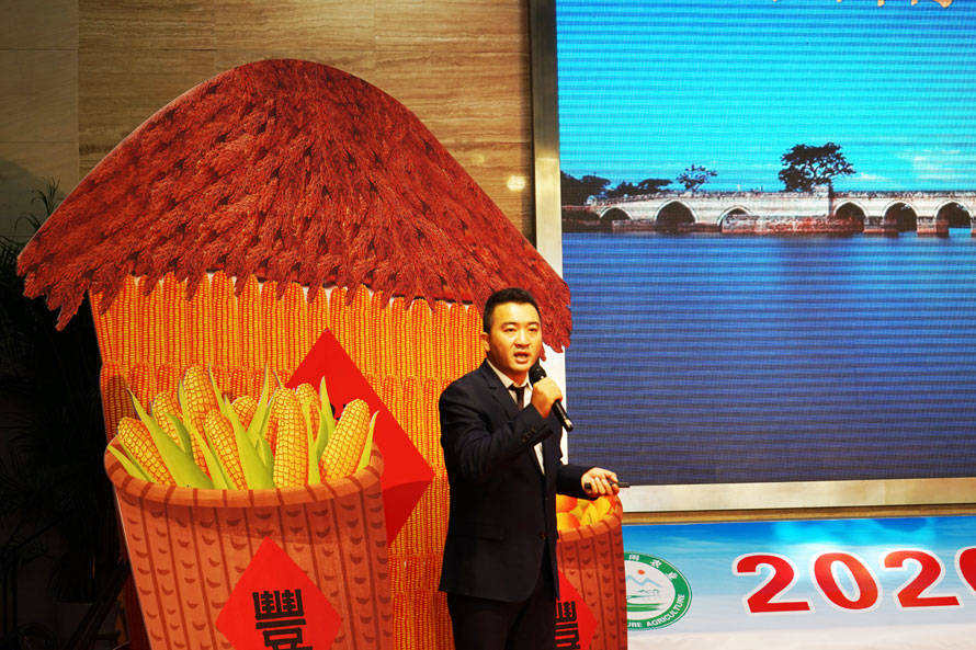 王勇 摄打乡愁牌,留得住记忆山西省天镇县委常委,常务副县长安洪涛