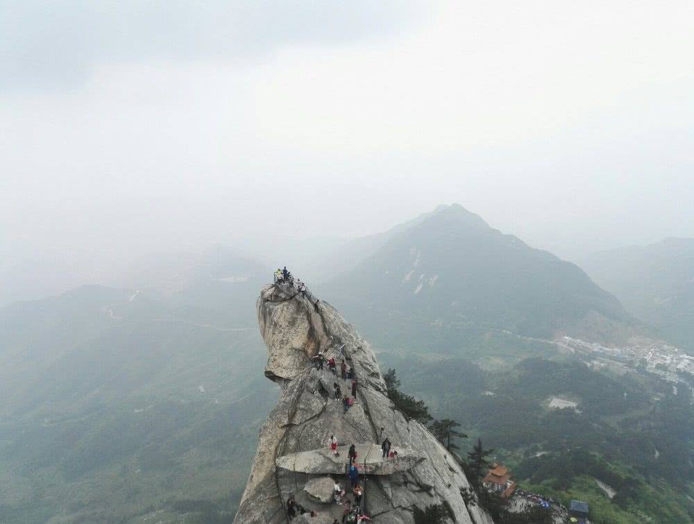 湖北被忽视的山是大别山中的名山最高海拔1320米