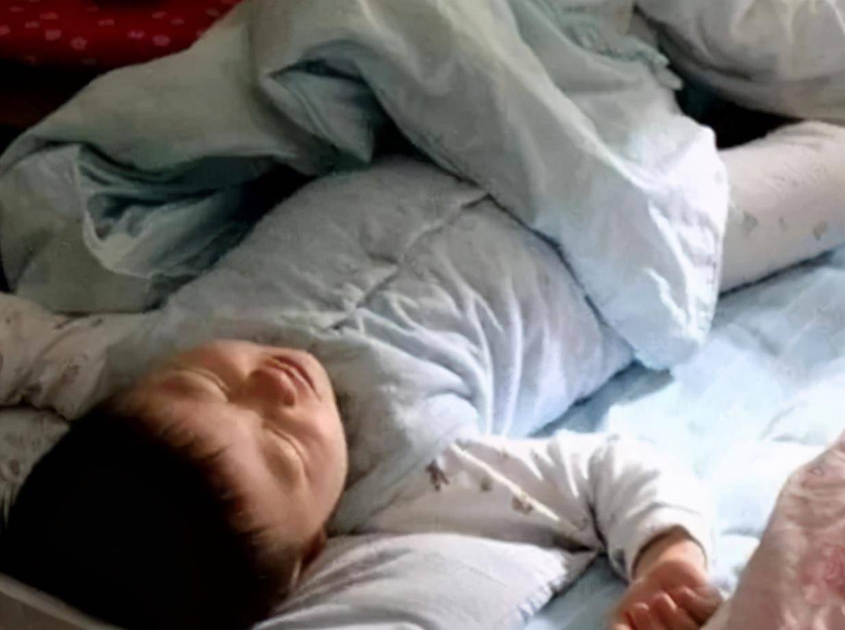 宝宝睡觉不安分其实是聪明机灵的表现尤其是第三点很难得