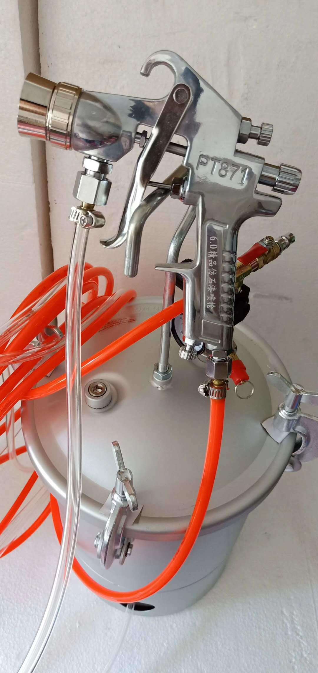 南宁外墙水包砂涂料施工不可缺好的喷枪与精湛的技术