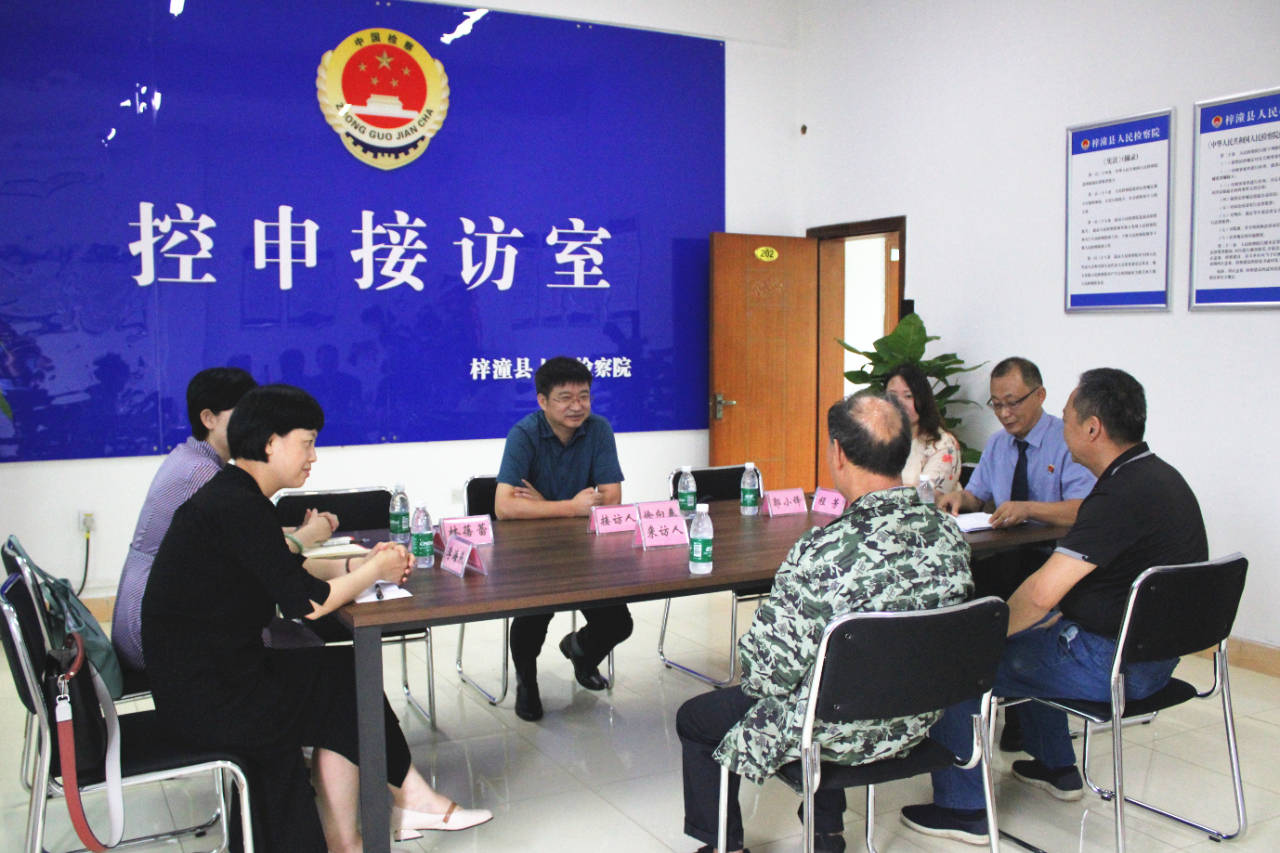 最高检第十检察厅厅长徐向春与三位全国人大代表亲自接访张某.