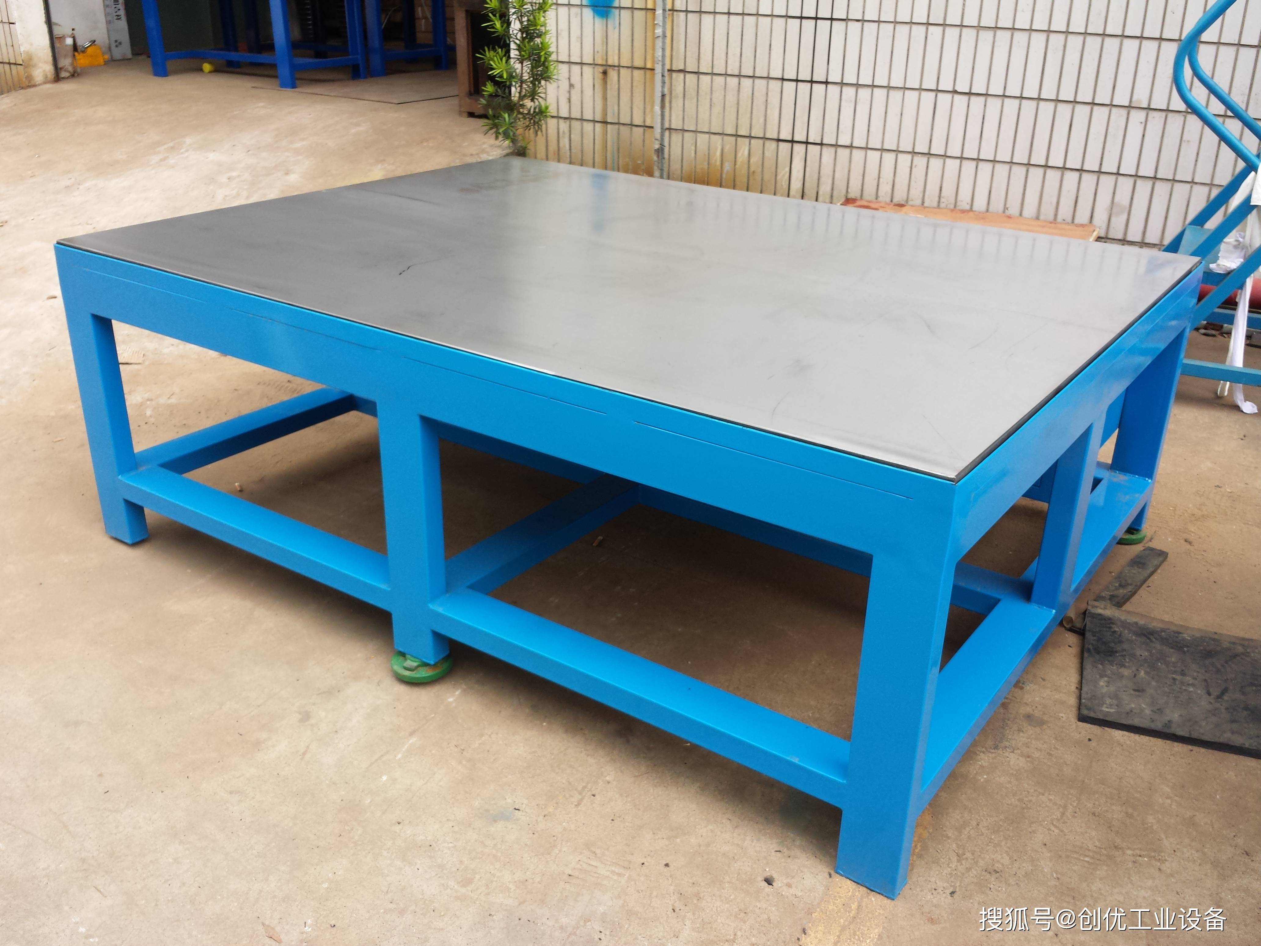 1,工作台尺寸;2,工作台所需承重;3,是否需要抽屉,每抽屉尺寸等;4,是否