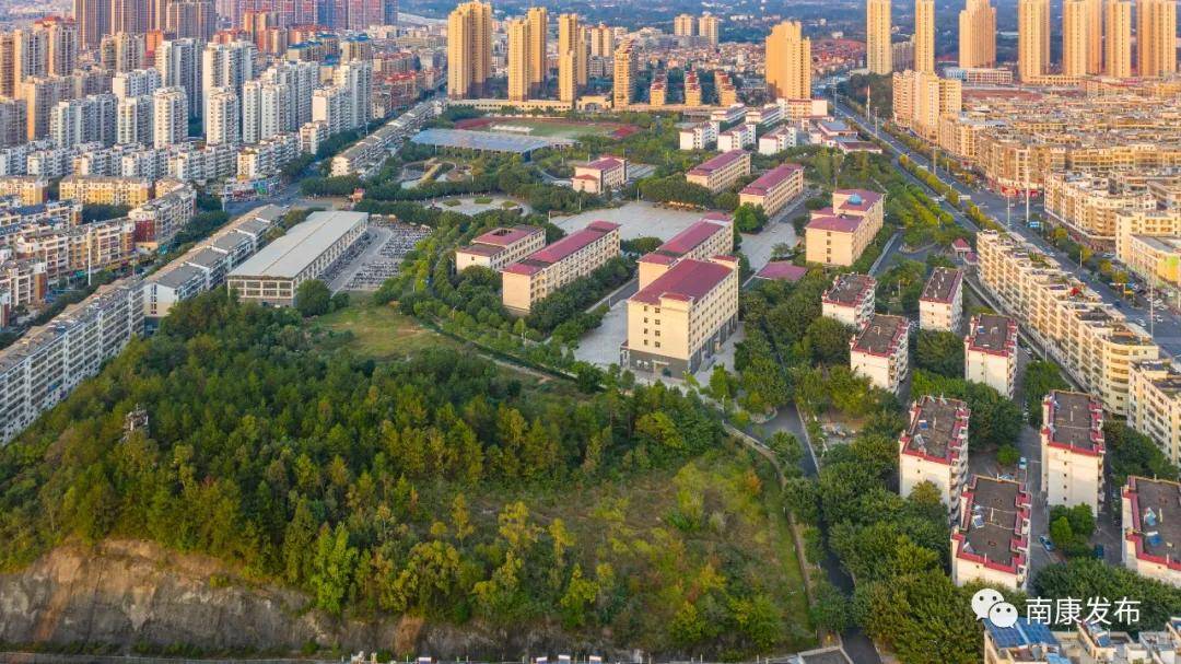 "飞阅"南康中学,被你的样子惊艳到了!