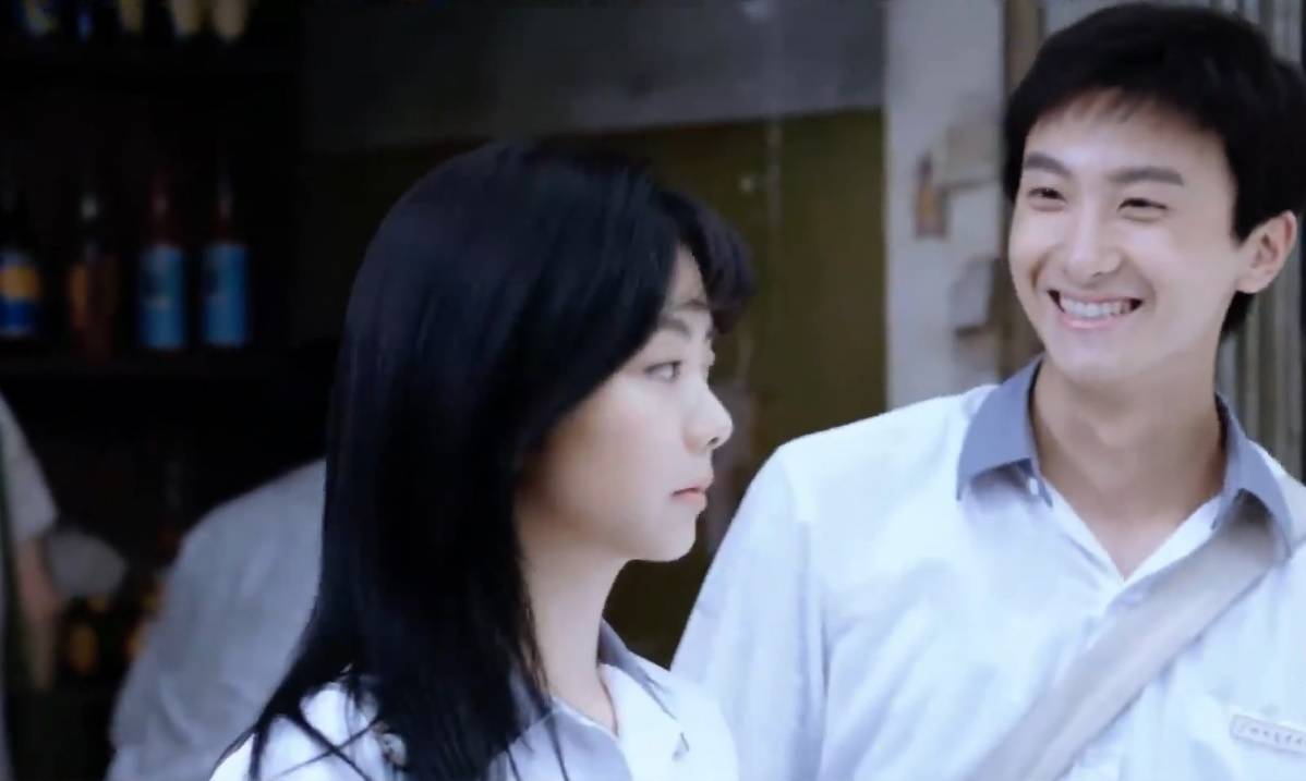 《亲爱的麻洋街》欧小剑和马晓晓隔窗对望好甜, 易东东应该在车底