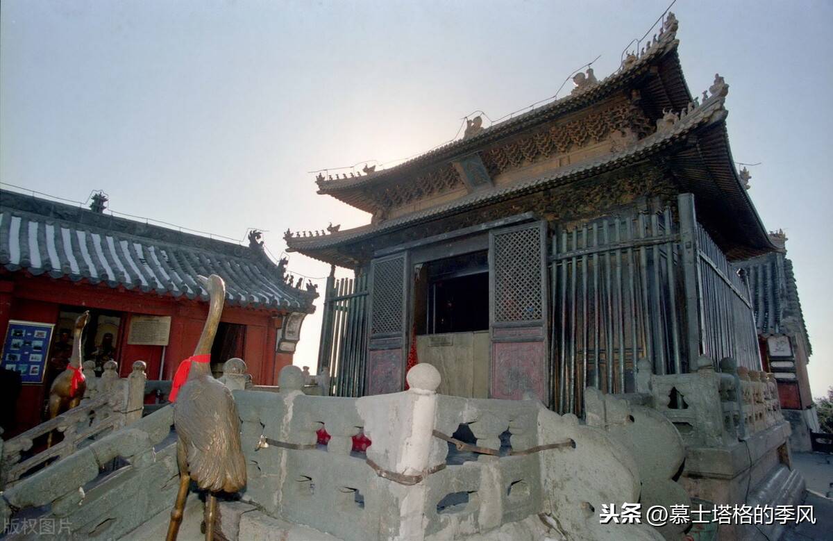 南巖宮,建於1285年,現保留有兩儀殿,龍虎殿等古建築21棟.