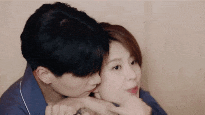 又甜又欲!乔欣吻戏后给胡一天擦嘴两人超害羞