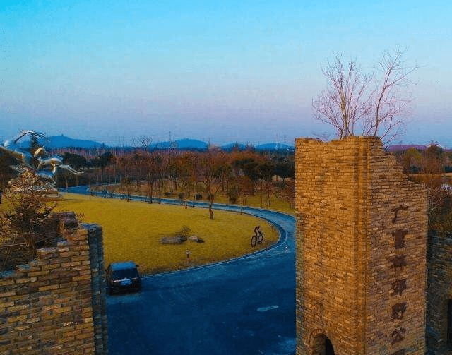 這個公園就是在上海金山區的漕涇郊野公園,這個公園預計在年底完工