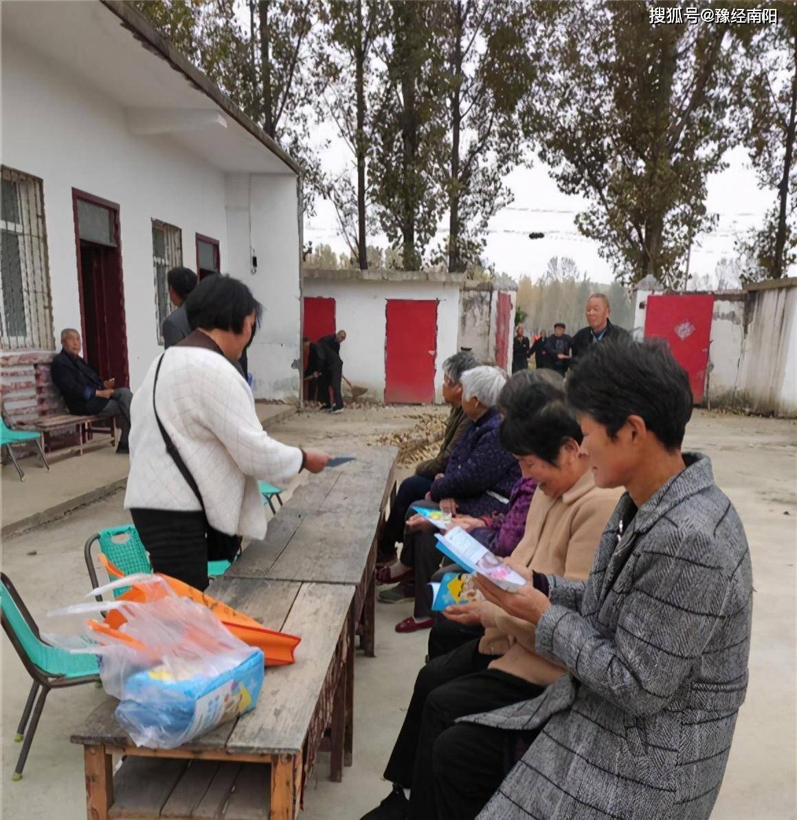 唐河县湖阳镇:开展义诊下乡 做实健康扶贫