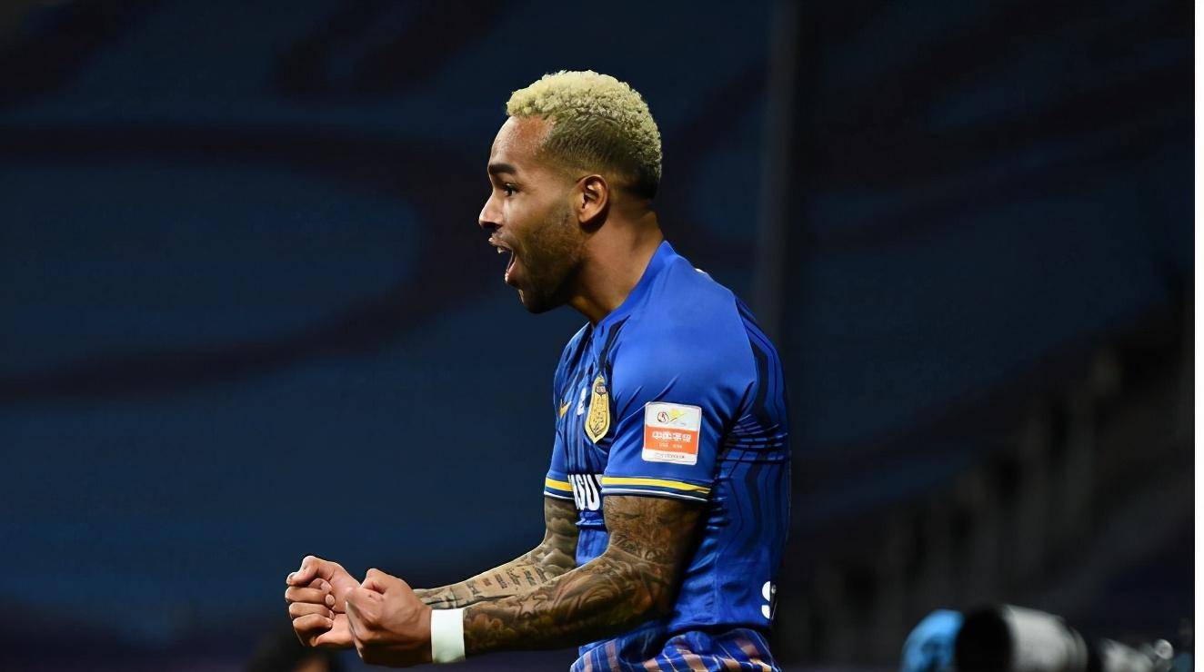 本场比赛,最佳球员颁给了江苏苏宁的锋线王牌特谢拉,可谓是实至名归.