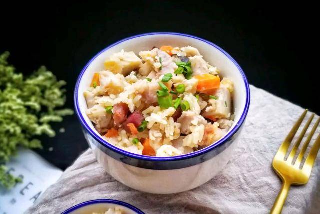 时蔬腊肉芋头饭 】