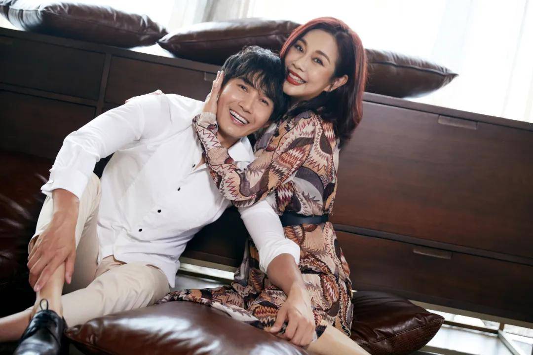 有一种陪伴叫陈松伶&张铎,让人再次相信爱情!_手机搜狐网