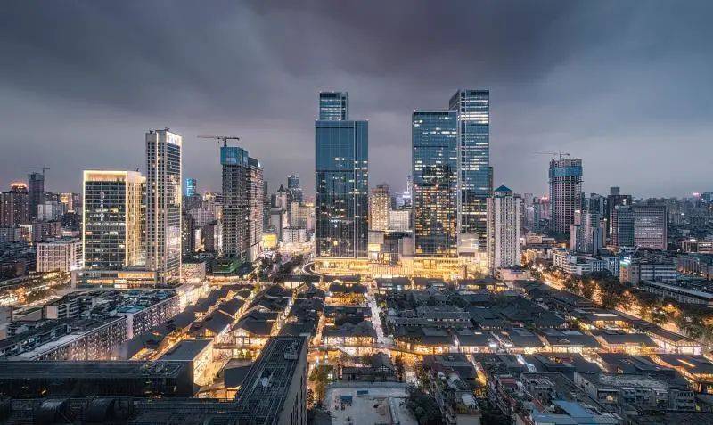 正在向世界文化名城大步迈进的它,在三城三都建设的时代表达下,描摹着