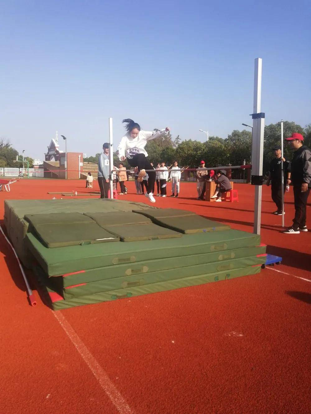 江苏省海安市城南实验中学举行第八届阳光体育运动会