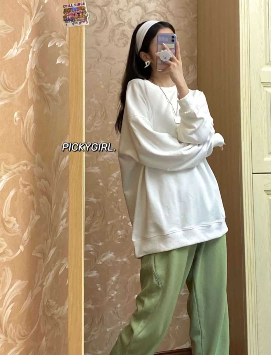 白色卫衣搭什么裤子最好看