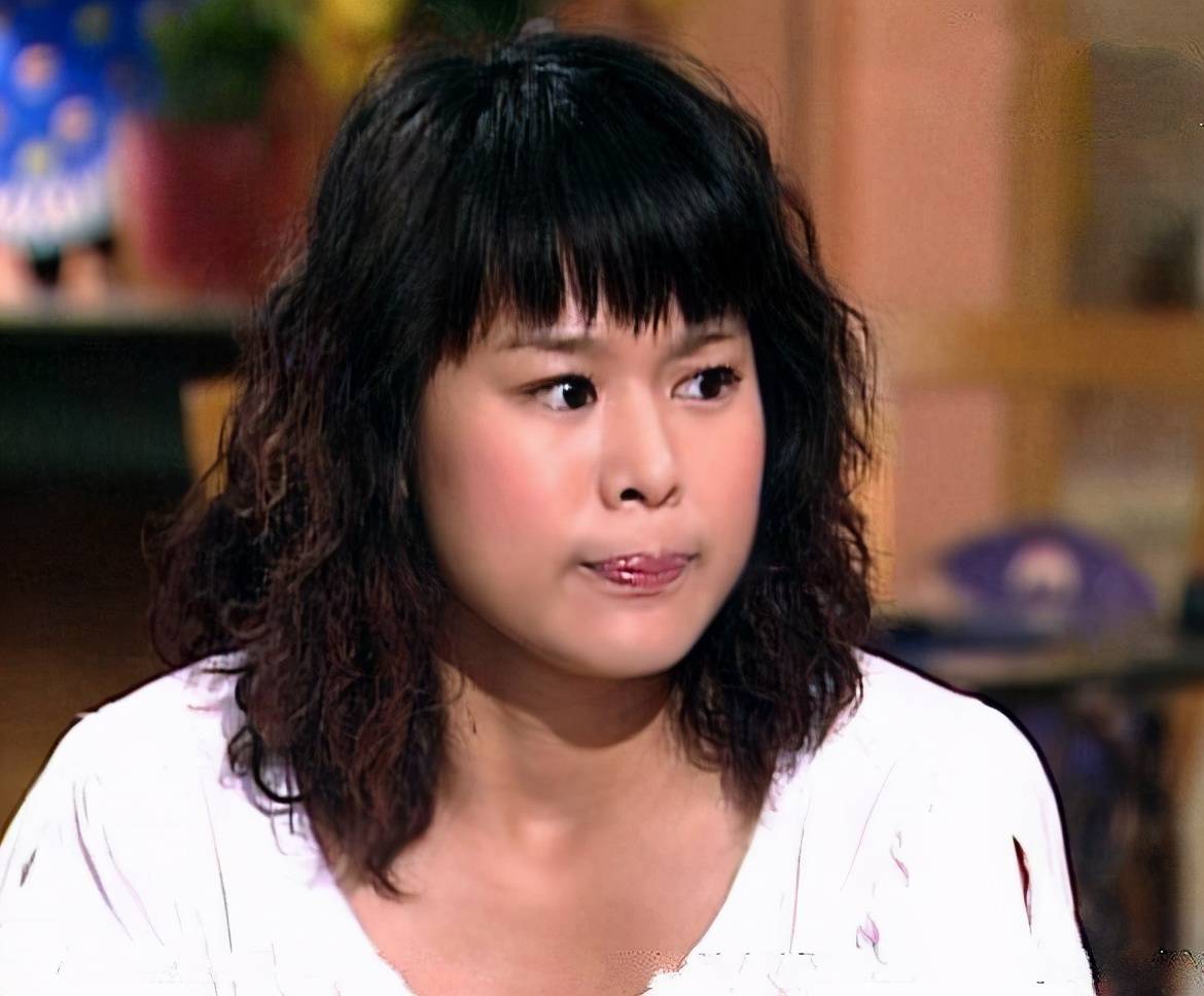 或者《肥田喜事》中胖女何美田:比如在《流金岁月》中饰演脑子不太灵