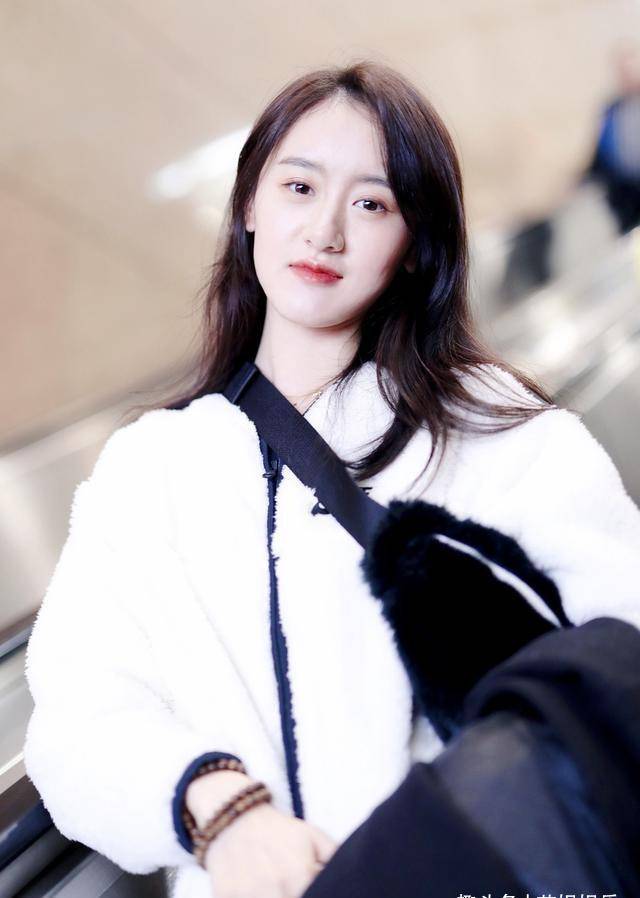 还记得让吕子乔脸盲的"琴琴"吗?如今饰演《琉璃》女主爆红全网