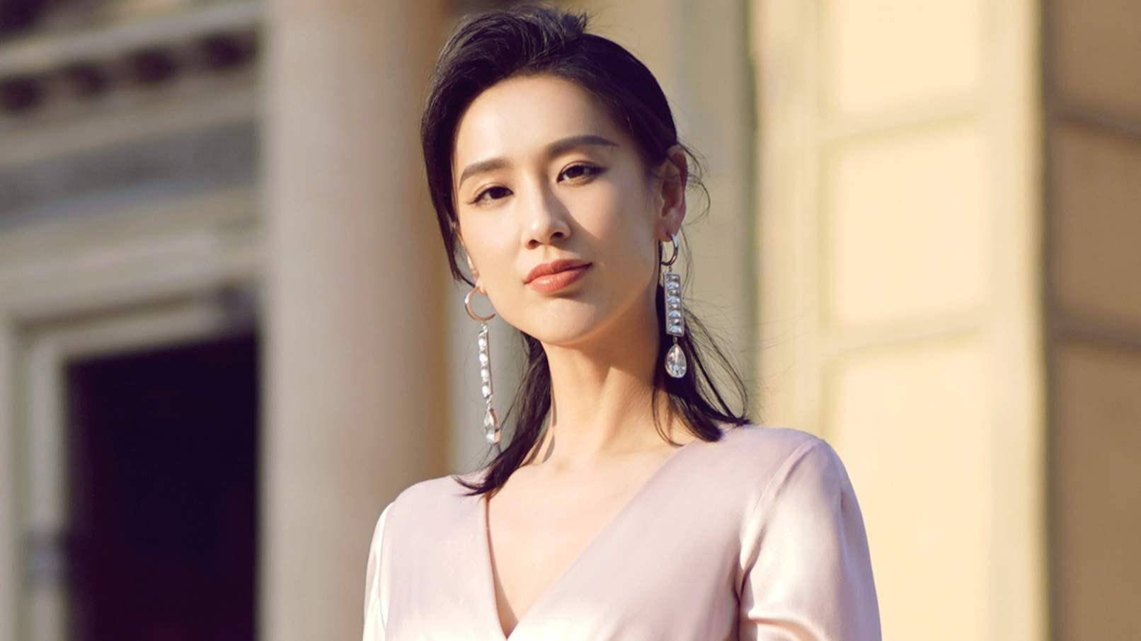 黄圣依敢于面对缺点,因性格执拗,一直不温不火