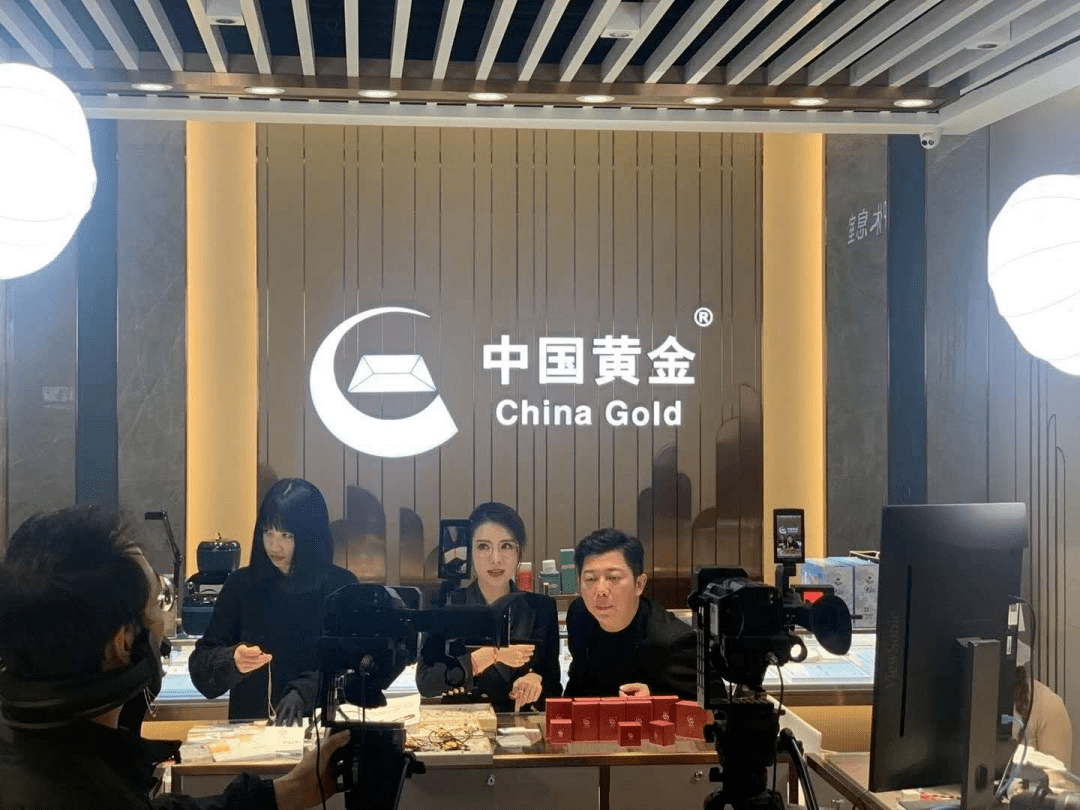胡海泉黄金专场带货1.5亿,抖音直播间掀起"购金狂潮"