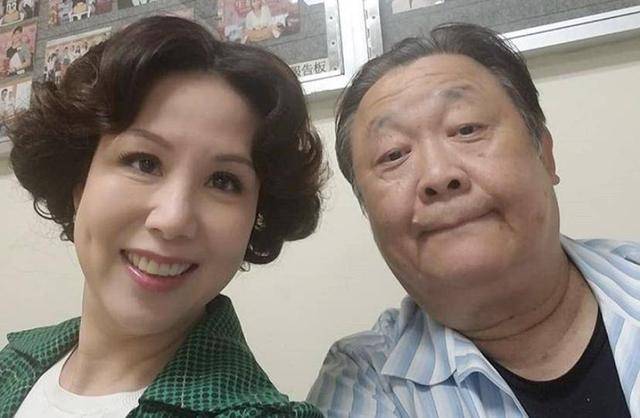 原创周伯通秦煌宣传新剧跌倒由工作人员陪伴左右并未联系子女