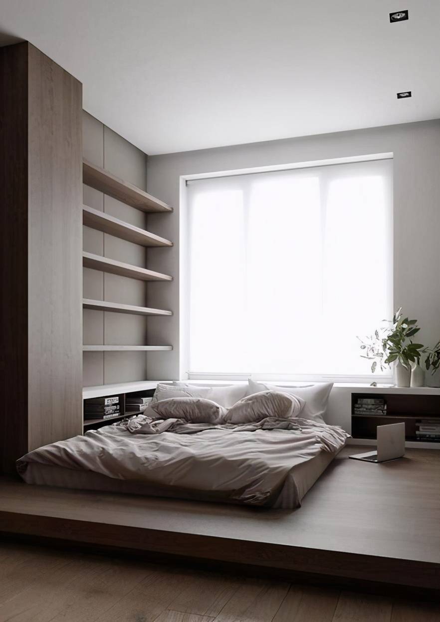 榻榻米不要全靠着窗,留30公分加块板,小房间都能多出学习区